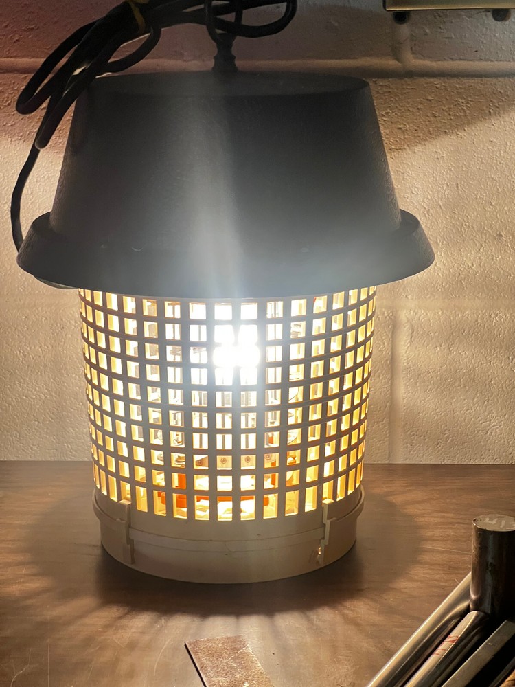 Fi-Shock Electronic Bug Killer Model FS-2500 Hanging Bug Insect Zapper blue bulb