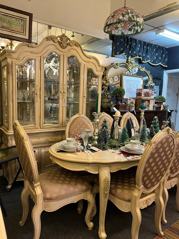 AICO by Michael Amini Lavelle Blanc 9PC dining room set