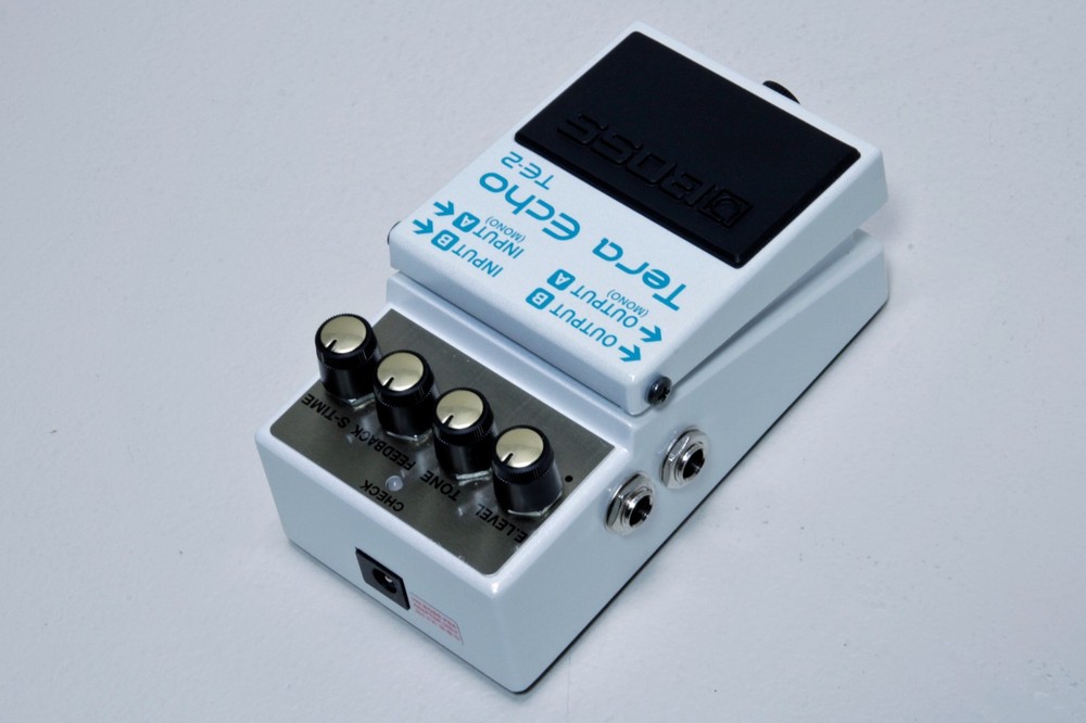 * Boss TE-2 Tera Echo Guitar Effect Pedal * A Multi-Dimensional Reverb-Delay *
