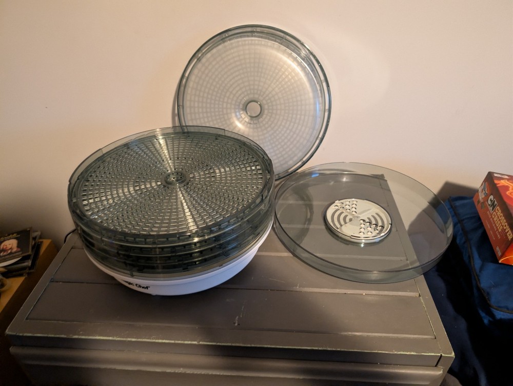 MAGIC CHEF Food Dehydrator 5 Stackable Trays fruit roll insert IN BOX