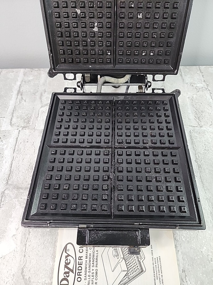 Dazey Short Order Chef Waffle Baker Griddle Sandwich Maker White Tested Works