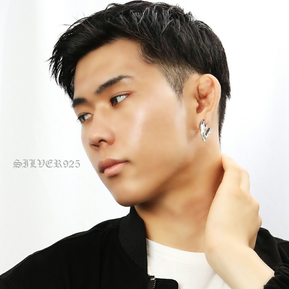 Mad Graffiti Affection L Hand Stud Earring (Single) Silver