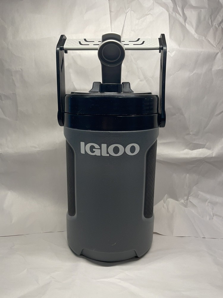 Igloo Latitude Pro 1/2 gallon water bottle