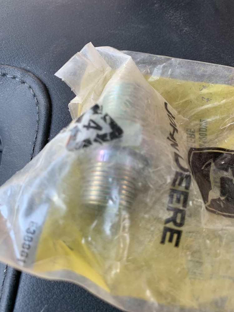 John DEERE 94-1302 Adapter Fitting OEM DEERE 941302