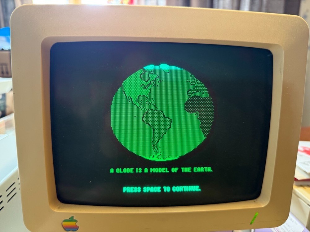 Apple 2 Software : THE APPLE GRADEBOOK : Plus : MAPS & GLOBES (2 programs)