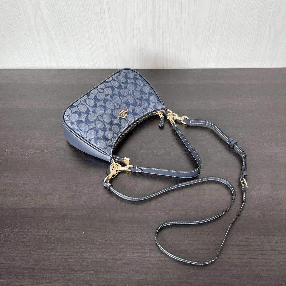 CH 139 shoulder bag