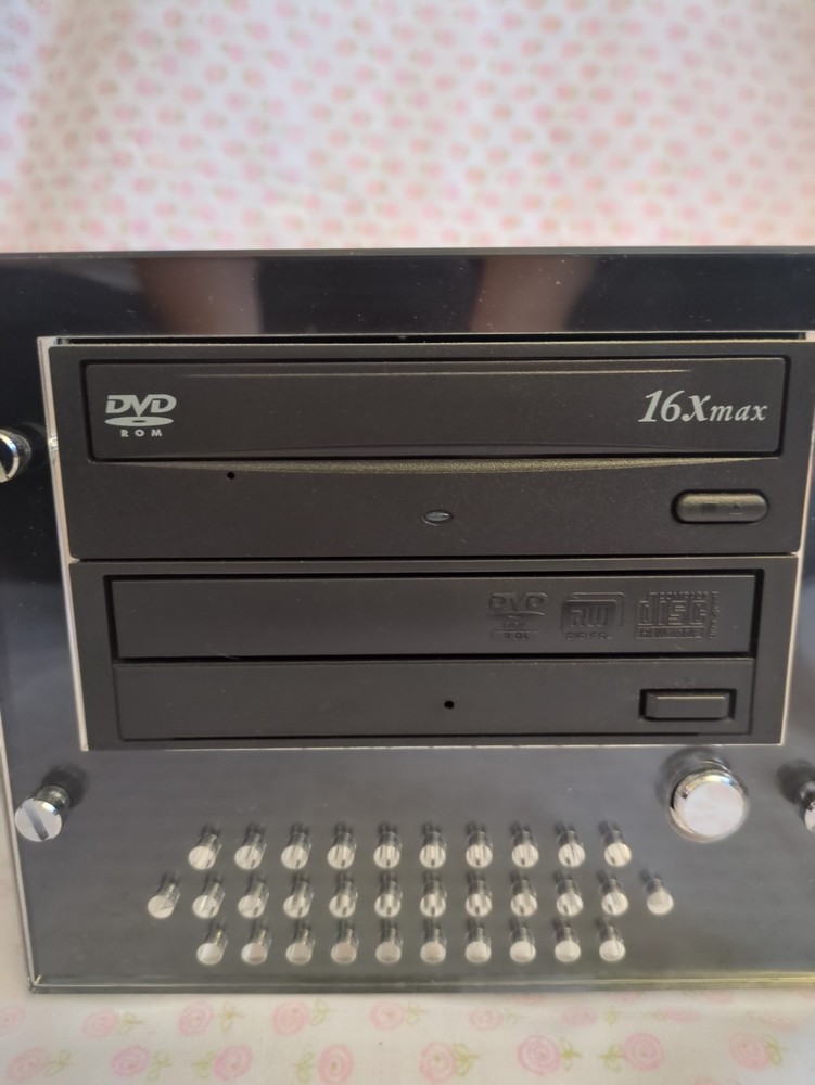 Vinpower Digital Storage CD DVD duplicator 1 to 1. Used, Working