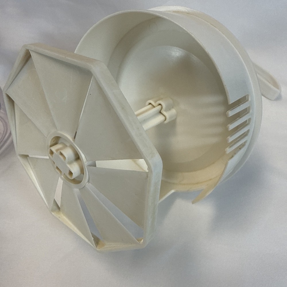 Pampered Chef Quick Stir 2 Quart Clear Pitcher Polka Dot Pattern White Lid