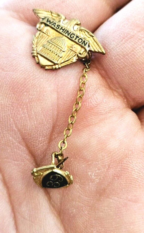 Vintage Washington 39 Pinback Cufflink