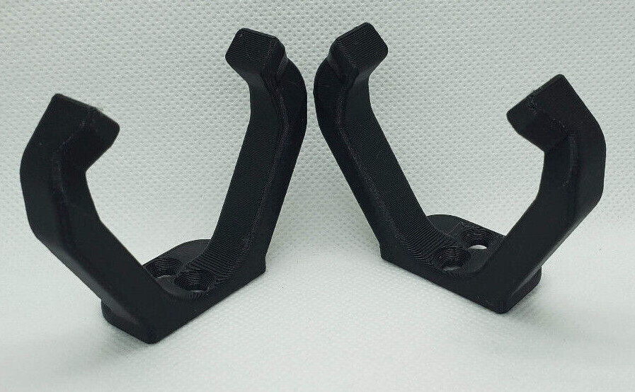 3 pc Set Wall Mount for Oculus Quest VR Goggles and Hand Held Controllers