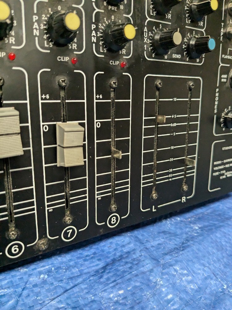 STUDIOMASTER DIAMOND 8-2RB MIXER