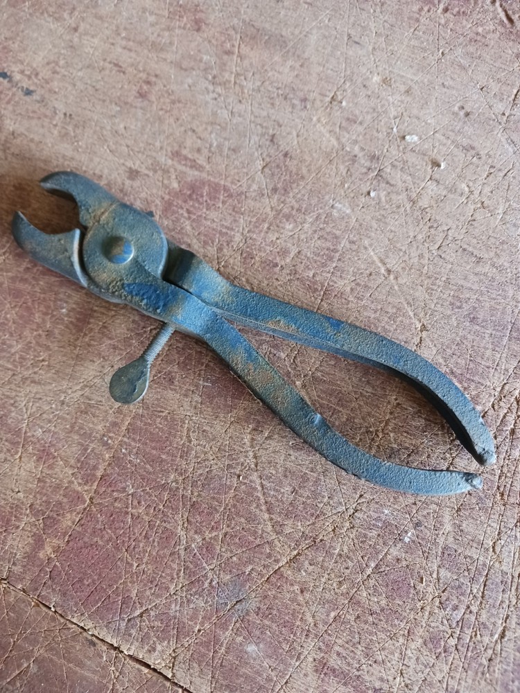 Vintage Decker’s Hill Hog Ring Ringer Pliers