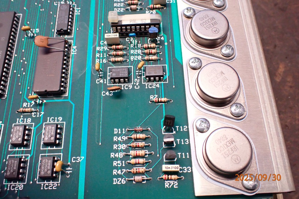 OLDER HAAS SERVO CONTROL POWERS UP FOR PARTS NEEDS WORK