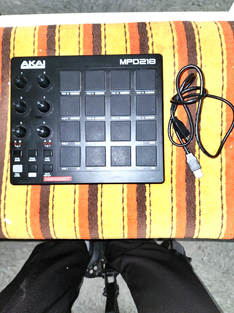 AKAI Professional MPD218 USB MIDI Controller