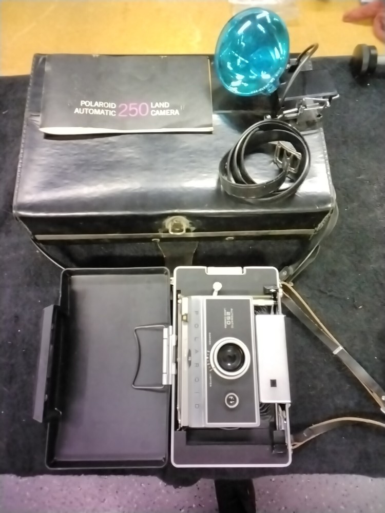 🔥 Vintage Polaroid Automatic 250 Land Camera With Case 🔥