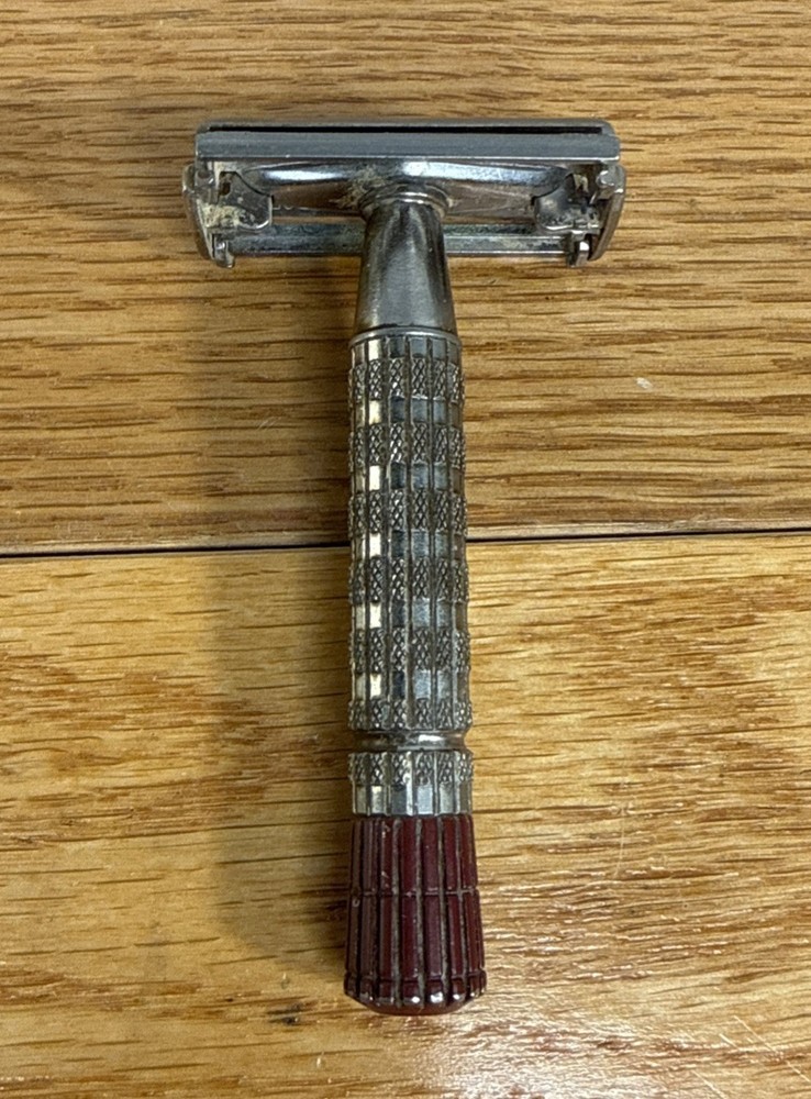Vtg Gillette Red Tip Safety Razor