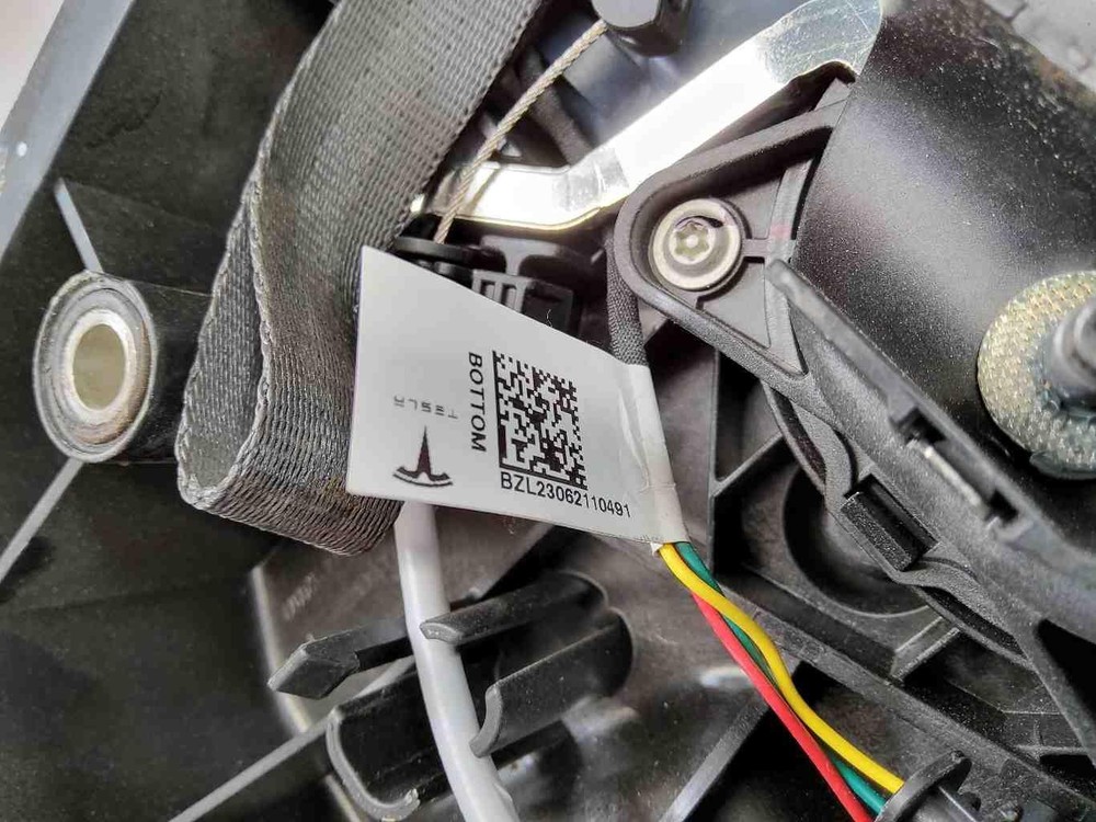 1490374-10-E CHARGING PORT TESLA MODEL Y 23