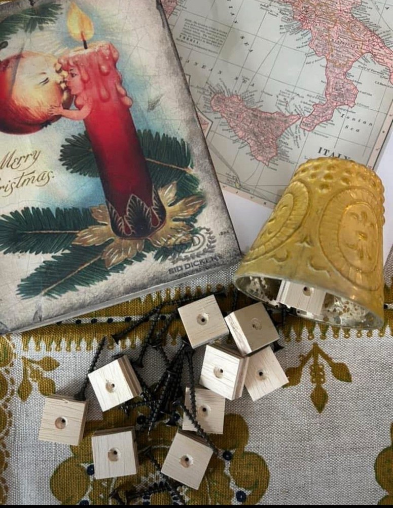 SID DICKENS Memory Block Tile Hangers & Nails Set Of 5