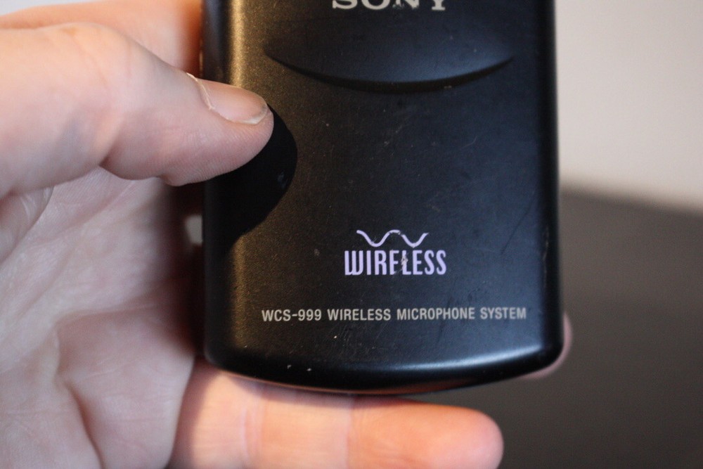 Sony Wireless Microphone transmitter WCS-999T WCS-999 - Powers on - Untested
