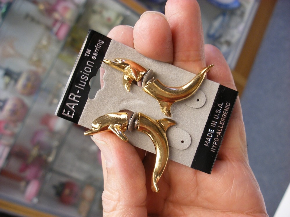 Vintage Ear-Lusion Dolphin Pierced Earrings #B84
