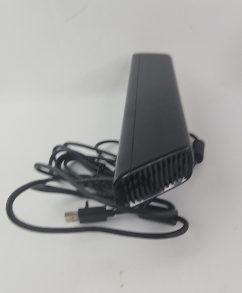 XBox 360 Kinect Sensor Model 1414 + Kinect Adventures Microsoft