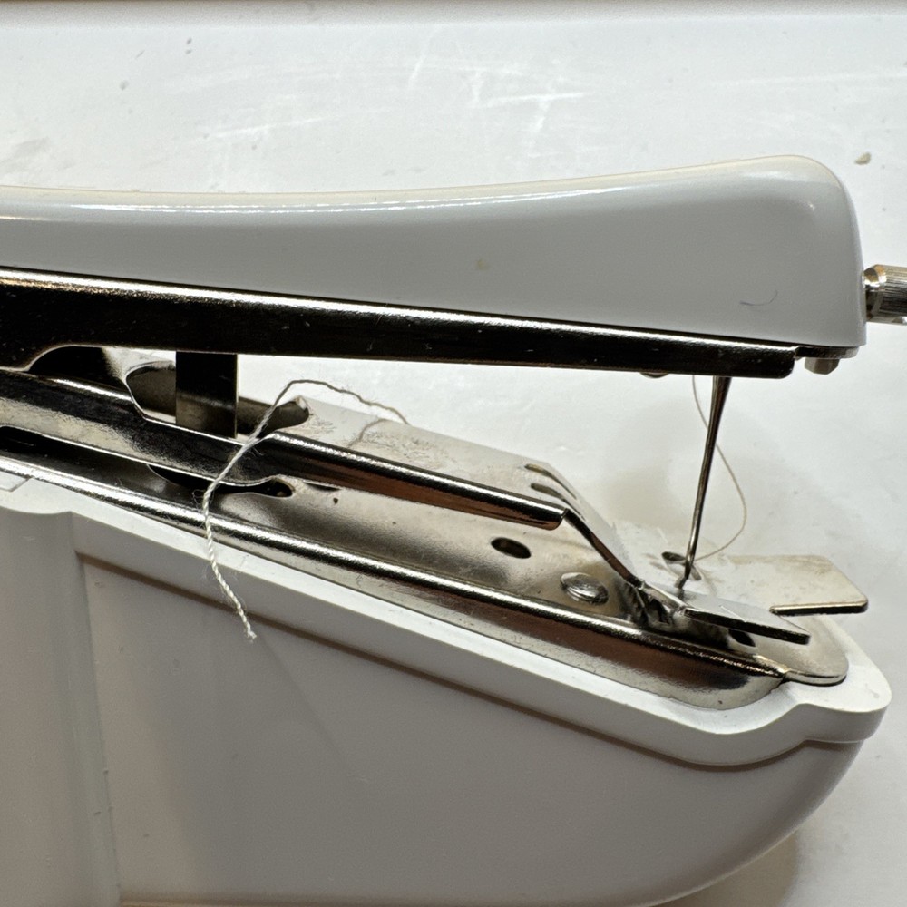 Singer Handy Stitch Sewing Machine Model CEX300KE Portable
