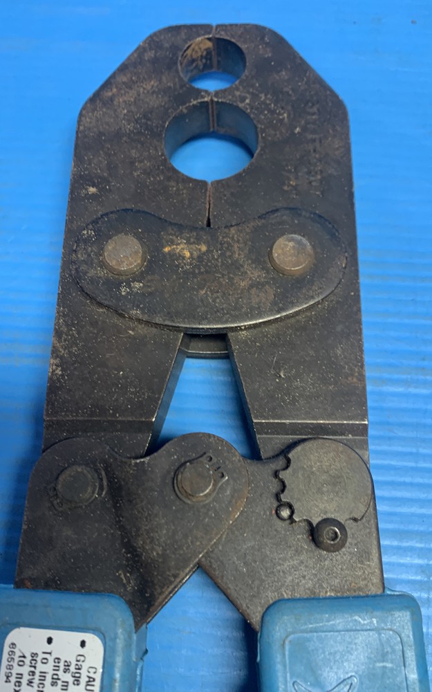 SharkBite 865894, 1/2” And 3/4” PEX Crimp Tool & Per Pipe Cutter