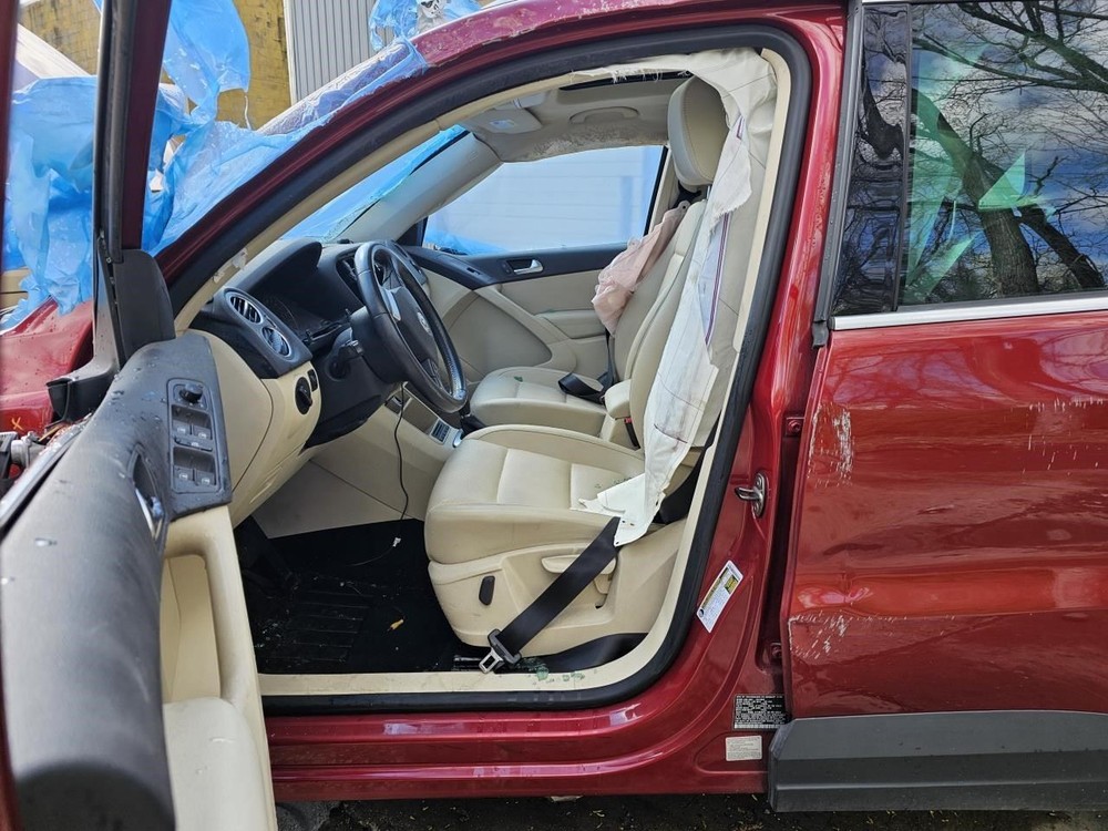 TIGUAN 2010 Headrest 2456034