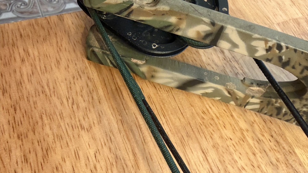 PSE Nova Compound Bow, Right hand, Mossy Oak Camo with CASE