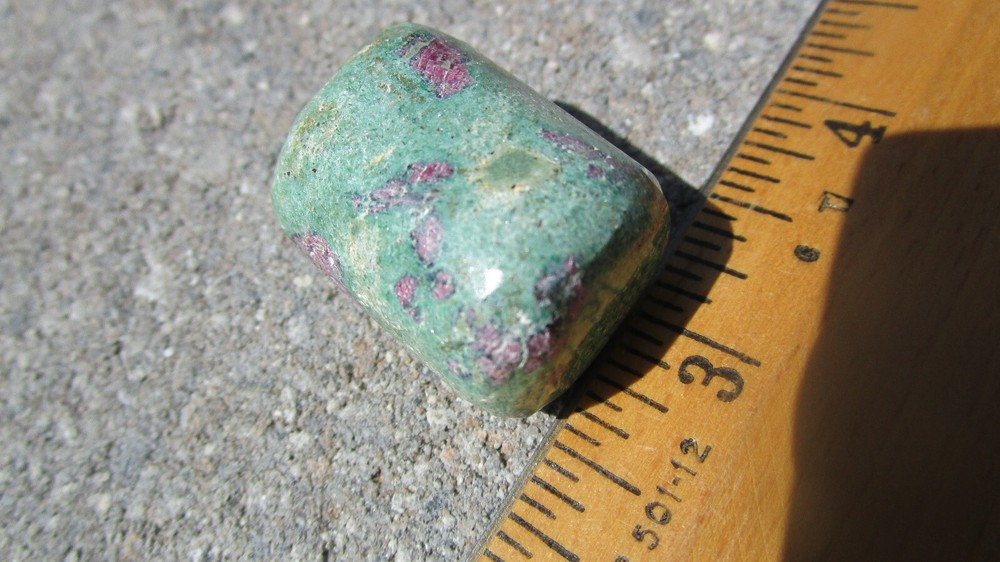 Natural Longwave Fluorescent Mineral Rock Ruby O76