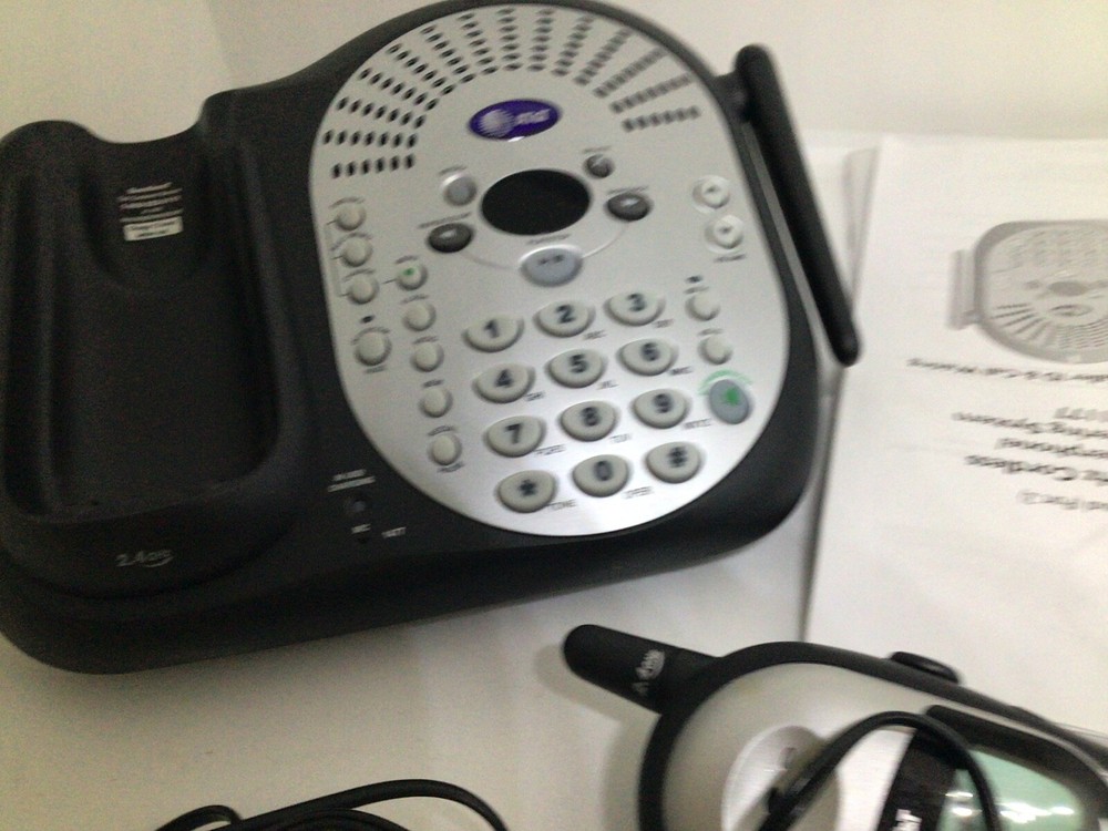 AT7T 2.4 GHZ CORDLESS ANSWERING SYSTEM 1477 Untested