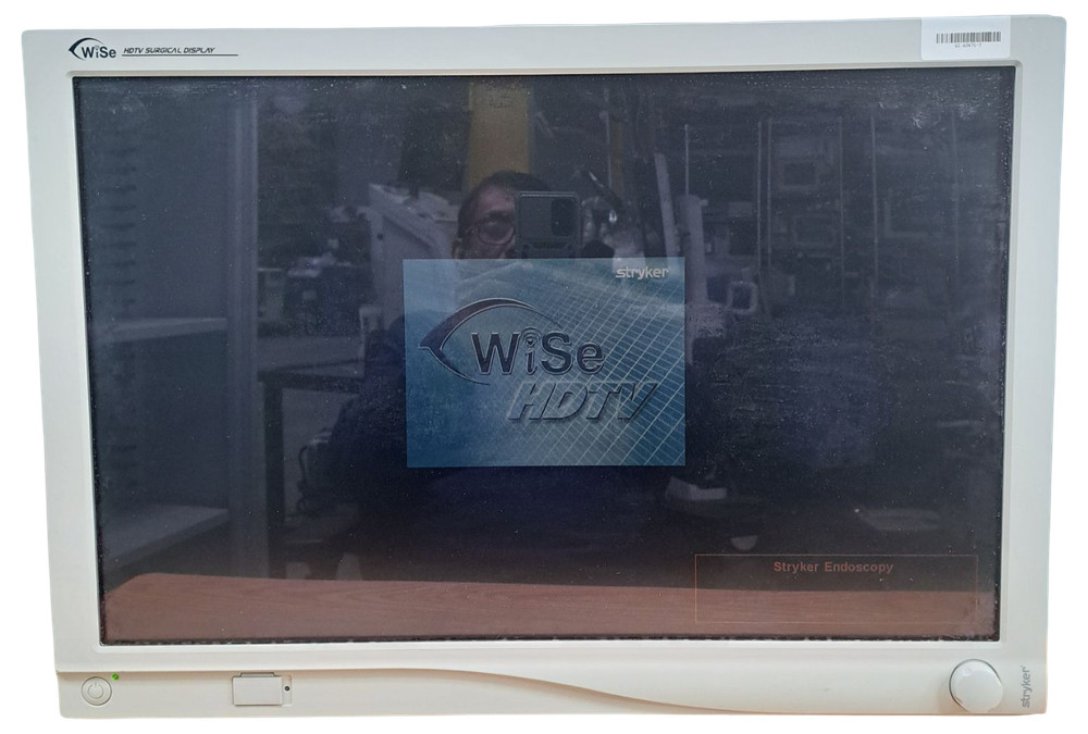 STRYKER 26" WISE HD FLAT PANEL SURGICAL DISPLAY, NO POWER SUPPLY