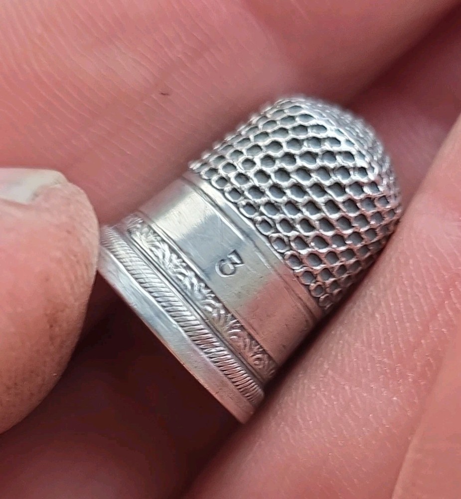 Antique boxed White Metal/ Silver Thimble.