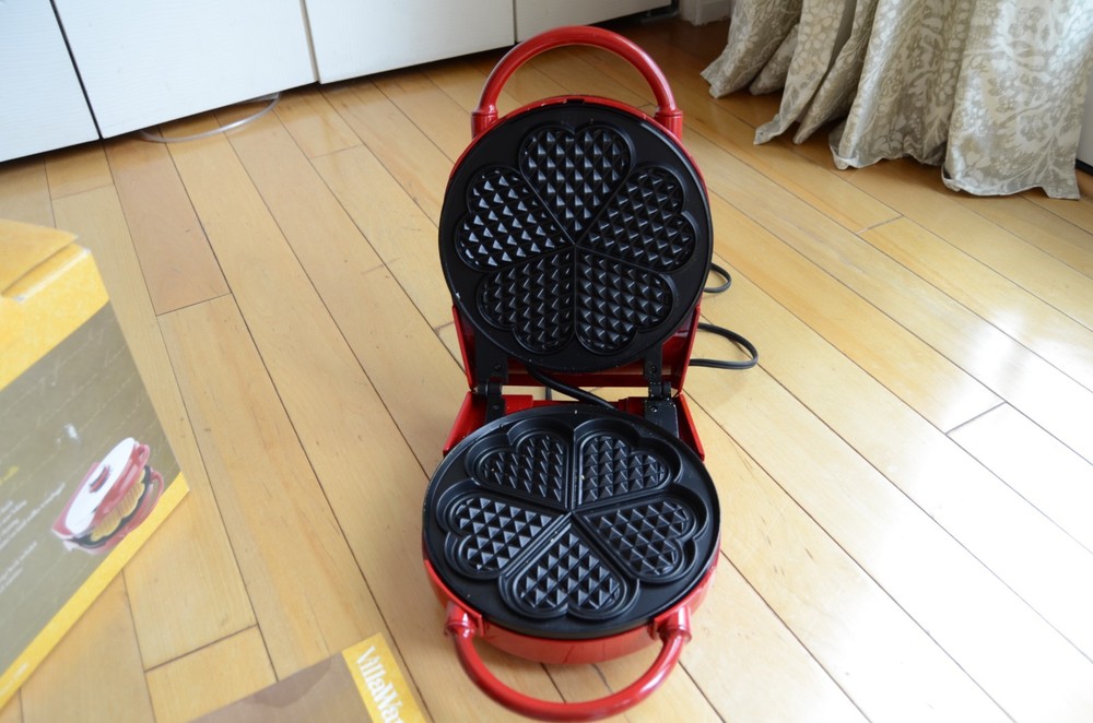Villaware Heart Shaped Waffle Maker 7in Waffles Red