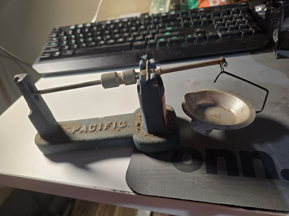 VINTAGE PACIFIC RELOADING POWDER MEASURE Scale