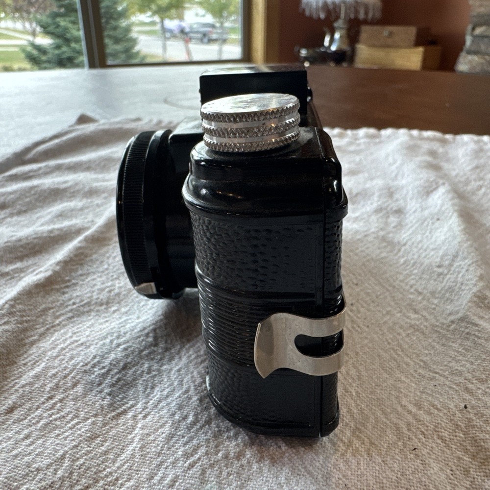 Vintage Mar-Crest Camera Plastic Camera, Untested