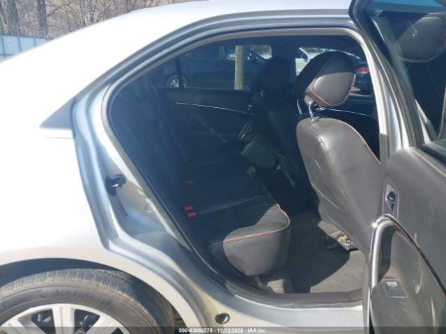 MKZ 2012 Glove Box 4952675