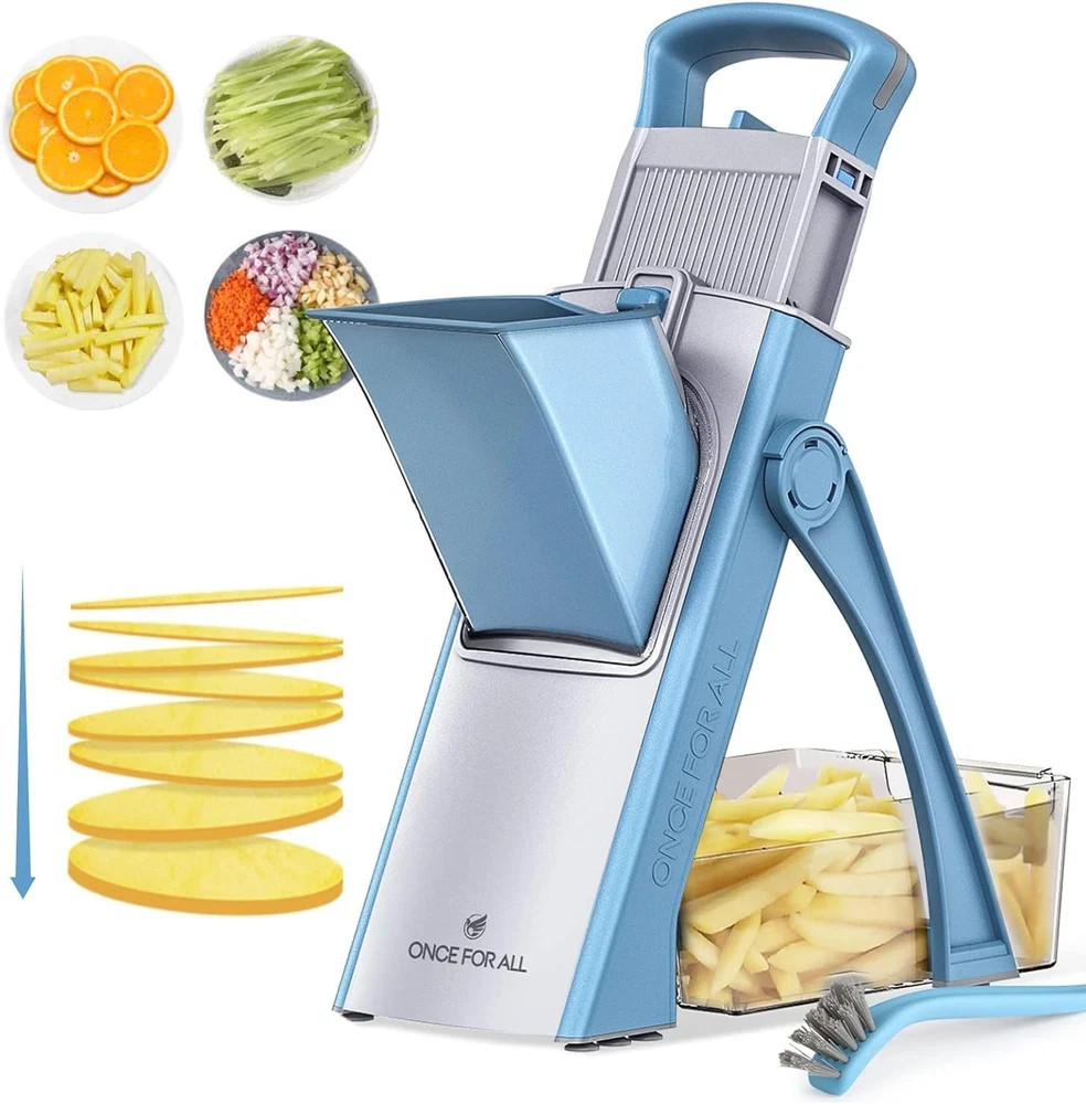 Steam iron with ceramic soleplate for all fabrics