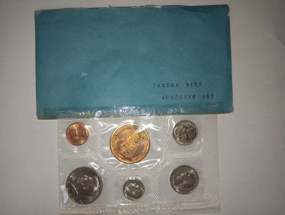 1974 DENVER SOUVENIR MINT SET  !