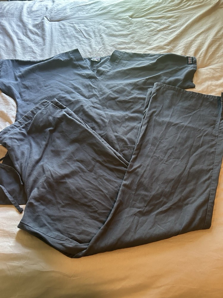 Unisex Cherokee Workwear Solid Charcoal Scrub Set Size Medium?