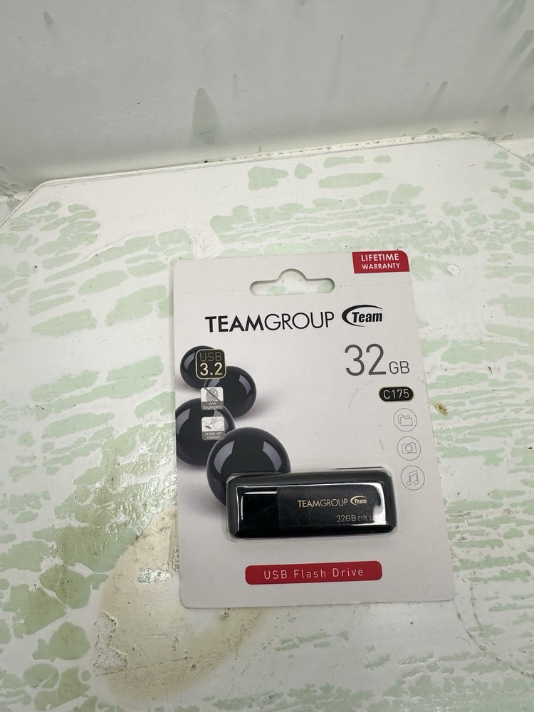 Team C175 32Gb Usb 3.1 Black Usb Flash Drive New