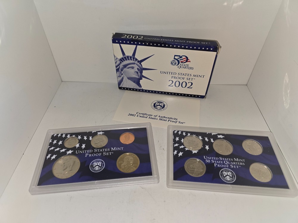 2002 US Mint Proof Set   uncirculated with COA