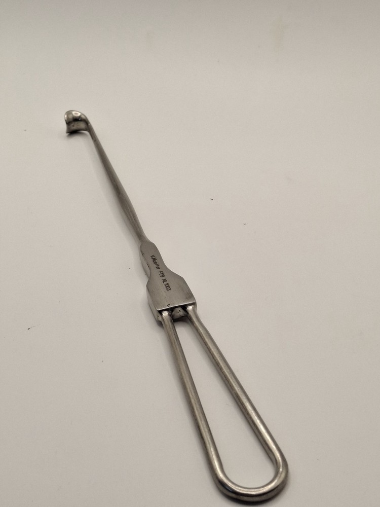 V. Mueller Cushing Retractor NL1003