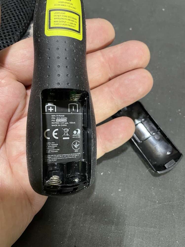 Logitech R400 Presentation Remote Wireless Laser Pointer Clicker Slideshow