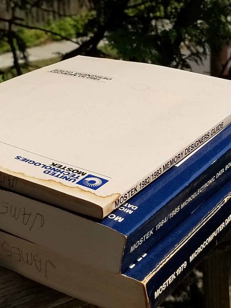 4 VINTAGE MOSTEK MICROELECTRONICS BOOKS MEMORY DATA 1979 MICROCOMPUTER 1984, '85
