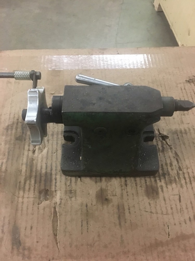 Adjustable dividing head tailstock