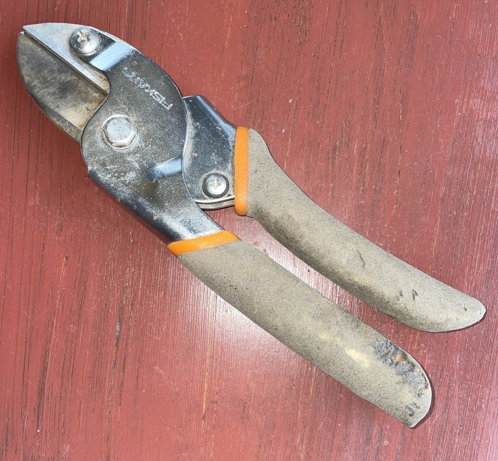 Fiskars Anvil Style Pruners Freshly Sharpened&cleaned. Slight Damag Foam Handle