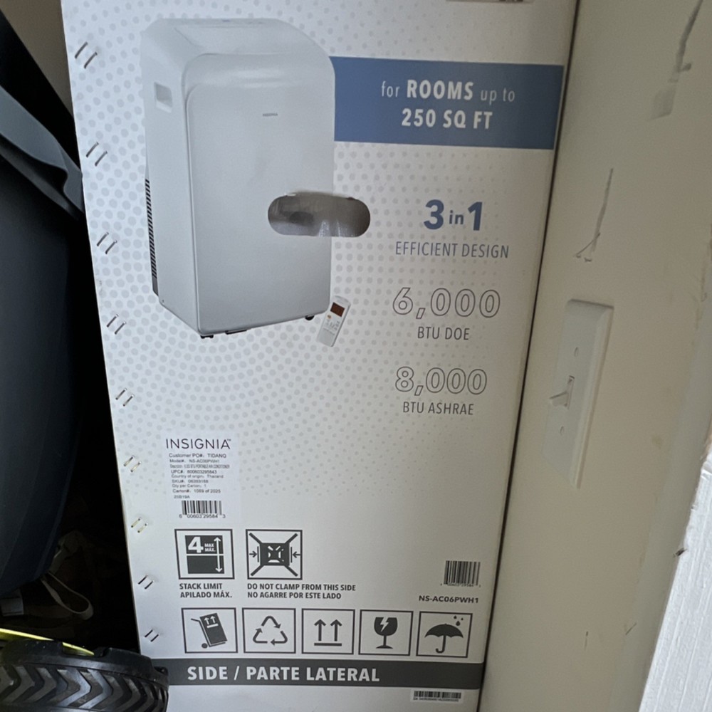 Insignia Portable Air Conditioner 6000/8000 BTU Remote White 250 sq ft