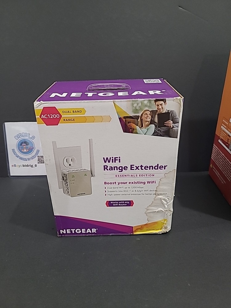 NETGEAR AC1200 WiFi Range Extender White . New SEALED