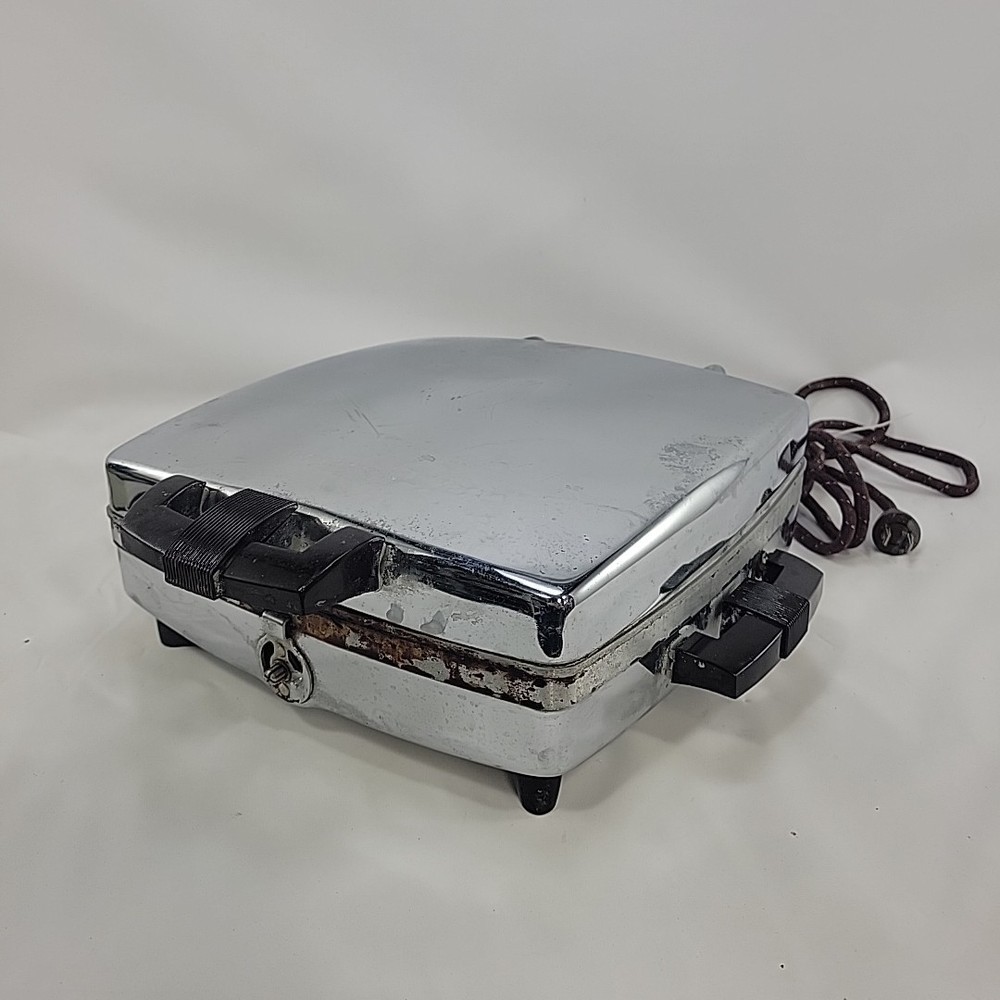 Toastmaster Waffle Iron Maker Model 2D3 Chrome